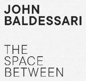 Couverture du livre « John Baldessari : the space between » de Baldessari John aux éditions Walther Konig