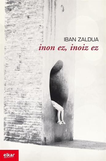 Couverture du livre « Inon ez, inoiz ez » de Iba Zaldua Gonzalez aux éditions Elkar