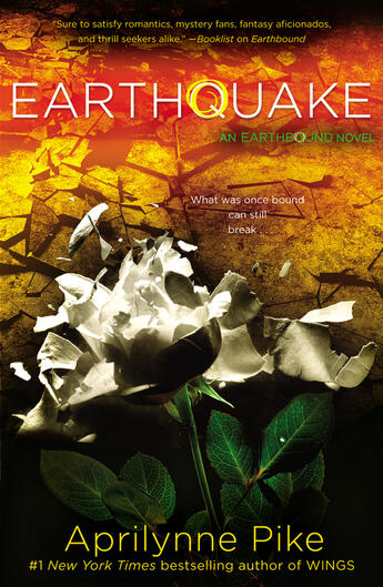 Couverture du livre « Earthquake » de Aprilynne Pike aux éditions Penguin Group Us