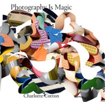 Couverture du livre « Charlotte cotton photography is magic » de Charlotte Cotton aux éditions Aperture