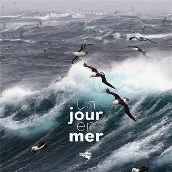 Couverture du livre « Un jour en mer » de Christophe Agnus aux éditions Nautilus Medias