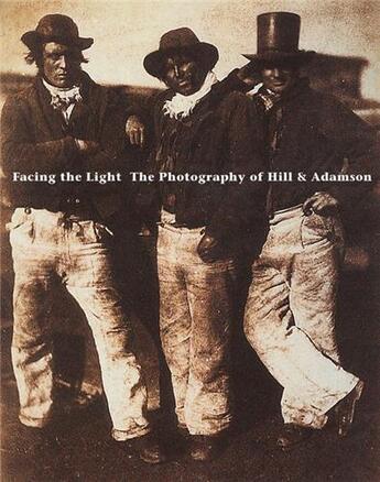 Couverture du livre « Facing the light the photographs of hill & adamson (paperback) » de Hill David Octavius aux éditions Gallery Of Scotland