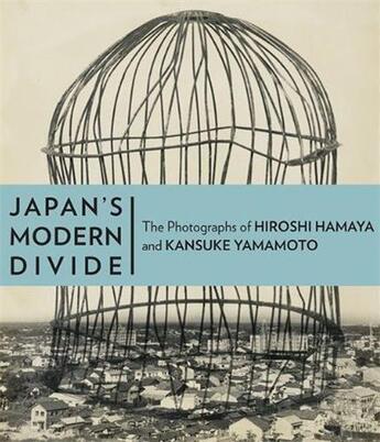 Couverture du livre « Japans's modern divide » de Hamaya H/Yamamoto K aux éditions Getty Museum