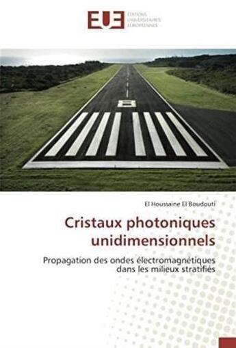 Couverture du livre « Cristaux photoniques unidimensionnels ; propagation des ondes électromagnétiques dans les milieux stratifiés » de El Houssaine El Boudouti aux éditions Editions Universitaires Europeennes