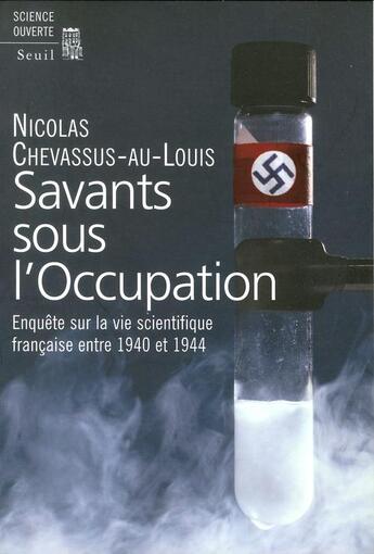 Couverture du livre « Savants sous l'Occupation ; enquête sur la vie scientifique française entre 1940 et 1944 » de Nicolas Chevassus-Au-Louis aux éditions Seuil