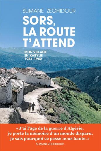 Couverture du livre « Sors, la route t'attend ; mon village en Kabyllie 1954-1962 » de Slimane Zeghidour aux éditions Les Arenes