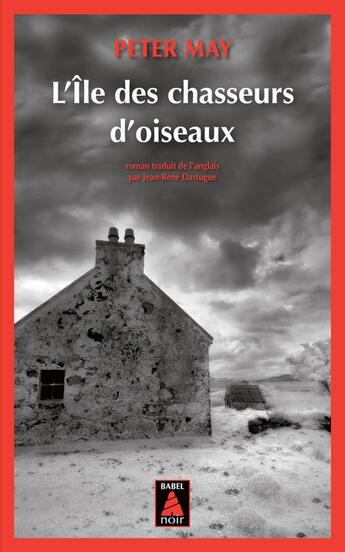 Couverture du livre « L'île des chasseurs d'oiseaux » de Peter May aux éditions Actes Sud