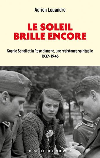 Couverture du livre « Le soleil brille encore : Sophie Scholl et la Rose blanche, une résistance spirituelle, 1937-1943 » de Adrien Louandre aux éditions Desclee De Brouwer