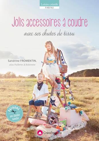 Couverture du livre « Jolis accessoires à coudre : avec des chutes de tissus ; patrons en taille réelle » de Sandrine Fromenin aux éditions Creapassions.com