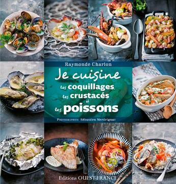 Couverture du livre « Je cuisine les coquillages, les crustacés et les poissons » de Raymonde Charlon et Sebastien Merdrignac aux éditions Ouest France