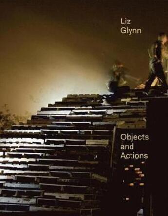 Couverture du livre « Liz Glynn ; objects and actions » de Susan Cross aux éditions Prestel