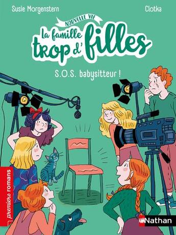 Couverture du livre « La famille trop d'filles : S.O.S. babysitteur ! » de Susie Morgenstern et Clotka aux éditions Nathan