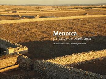 Couverture du livre « Minorque : paysage de pierre sèche » de Laurence Toussaint et Frederique Mahieu aux éditions Triangle Postals