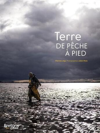 Couverture du livre « Terre de pêche à pied » de Pierrick Jegu et Julien Mota aux éditions Ouest France