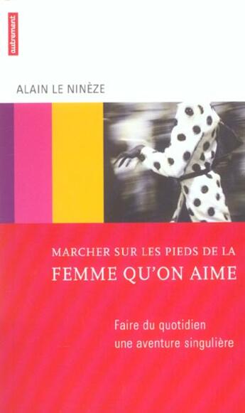 Couverture du livre « Marcher sur les pieds de la femme qu'on aime ; faire du quotidien une aventure singulière » de Alain Le Nineze aux éditions Autrement