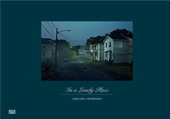 Couverture du livre « Gregory crewdson in a lonely place /anglais/allemand » de Gregory Crewdson aux éditions Hatje Cantz