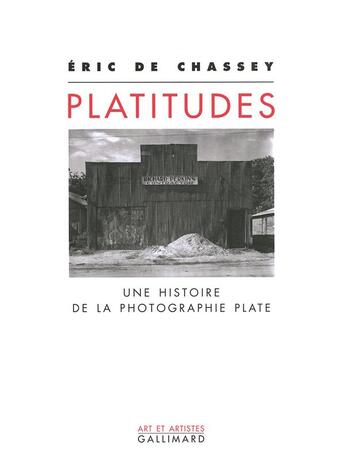 Couverture du livre « Platitudes ; une histoire de la photographie plate » de Eric De Chassey aux éditions Gallimard