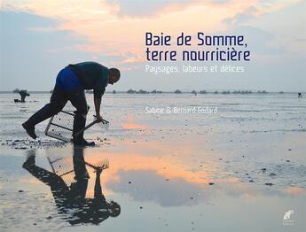 Couverture du livre « Baie de Somme, terre nourricière ; paysages, labeurs et délices » de Bernard Godard et Sabine Godard aux éditions Engelaere