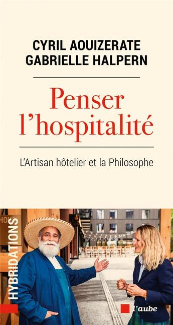 Couverture du livre « Penser l'hospitalité : l'artisan hôtelier et la philosophe » de Gabrielle Halpern et Cyrill Aouizerate aux éditions Editions De L'aube