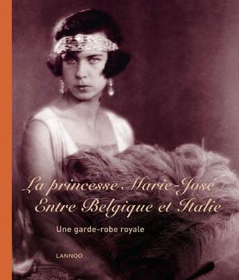 Couverture du livre « La princesse Marie-José ; entre Belgique et Italie ; une garde-robe royale » de  aux éditions Lannoo