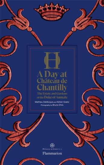 Couverture du livre « A day at château de Chantilly » de Adrien Goetz et Bruno Ehrs et Mathieu Deldicque aux éditions Flammarion