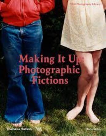 Couverture du livre « Making it up: photographic fictions » de Marta Weiss aux éditions Thames & Hudson