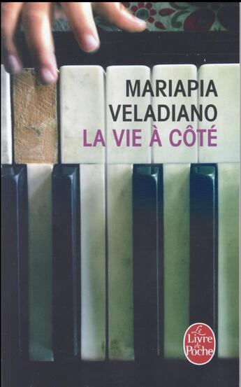 Couverture du livre « La vie à côté » de Mariapia Veladiano aux éditions Le Livre De Poche