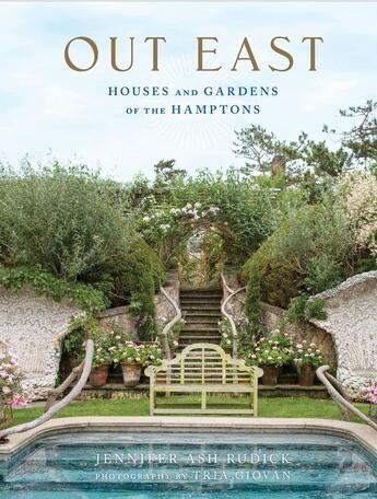 Couverture du livre « Out east ; houses and gardens of the Hamptons » de  aux éditions Thames & Hudson