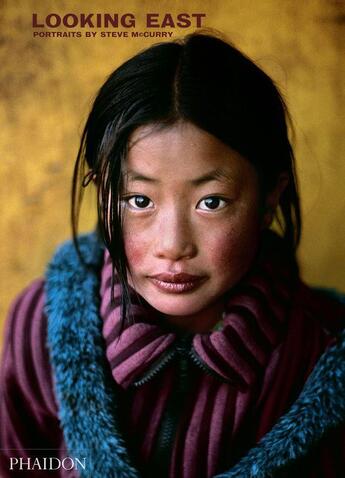 Couverture du livre « Looking east » de Steve Mccurry aux éditions Phaidon Press