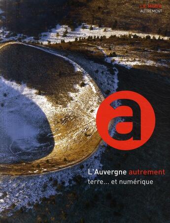 Couverture du livre « L'Auvergne autrement ; terre... et numérique » de Arnaud Vernet aux éditions Autrement