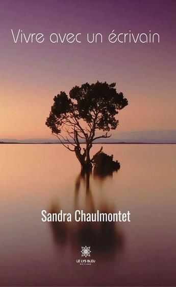 Couverture du livre « Vivre avec un écrivain » de Sandra Chaulmontet aux éditions Le Lys Bleu