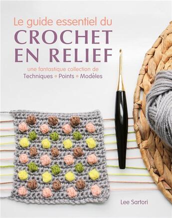 Couverture du livre « Le guide essentiel du crochet en relief : une fantastique collection de techniques, points, modèles » de Lee Sartori aux éditions Un Dimanche Apres-midi