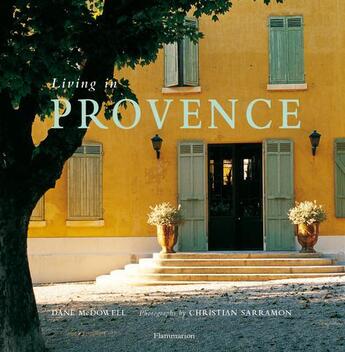 Couverture du livre « LIVING IN ; Provence » de Dane Mc Dowell aux éditions Flammarion