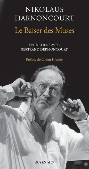 Couverture du livre « Le baiser des muses ; entretiens avec Bertrand Dermoncourt » de Nikolaus Harnoncourt et Gidon Kremer aux éditions Actes Sud