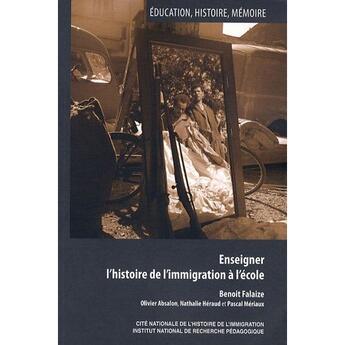 Couverture du livre « Enseigner l'histoire de l'immigration à l'école » de Benoit Falaize aux éditions Inrp