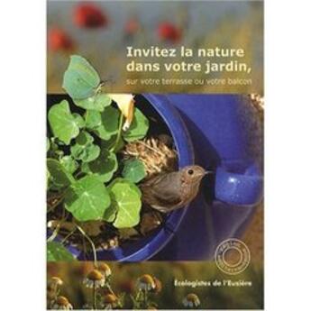 Couverture du livre « Invitez la nature dans votre jardin » de  aux éditions Plume De Carotte