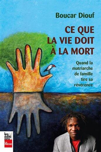 Couverture du livre « Ce que la vie doit à la mort : quand la matriarche de famille tire sa révérence » de Boucar Diouf aux éditions La Presse