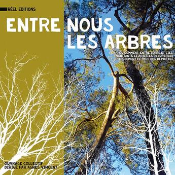 Couverture du livre « Entre nous les arbres ; ou comment, entre terre et ciel, habitants et artistes occupèrent joyeusement le parc des Olivettes » de Agnes Vincent et Collectif aux éditions Reel