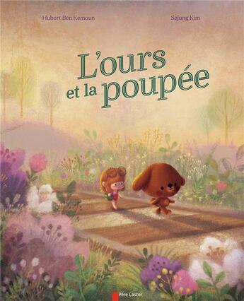 Couverture du livre « L'ours et la poupée » de Hubert Ben Kemoun et Sejung Kim aux éditions Pere Castor