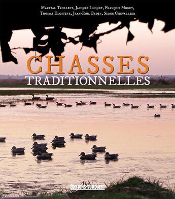 Couverture du livre « Chasses traditionnelles » de Martial Trolliet aux éditions Sud Ouest Editions