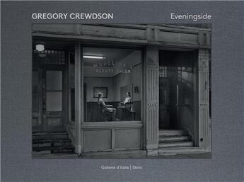 Couverture du livre « Gregory crewdson: eveningside 2012-2022 /anglais » de Vergne Jean-Charles aux éditions Skira