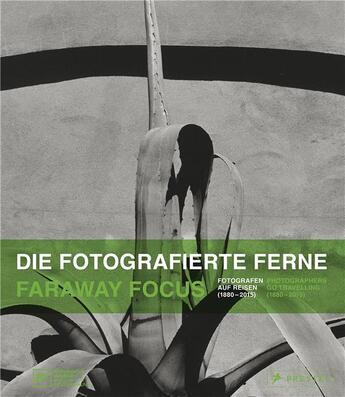 Couverture du livre « Die fotografierte ferne, fotografen auf reisen ; faraway focus, photographers go travelling (1880-2015) » de  aux éditions Prestel