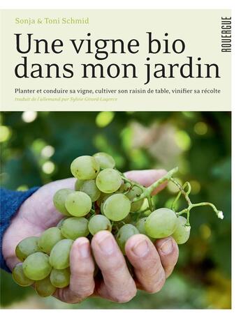 Couverture du livre « Une vigne bio dans mon jardin : planter et conduire sa vigne, cultiver son raisin de table, vinifier » de Sonja Schmid et Toni Schmid aux éditions Rouergue