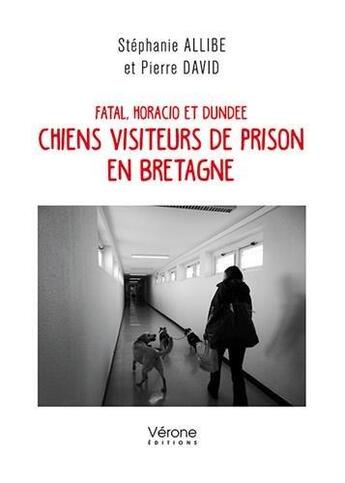 Couverture du livre « Fatal, Horacio et Dundee, chiens visiteurs de prison en Bretagne » de Stephanie Allibe et Pierre David aux éditions Verone