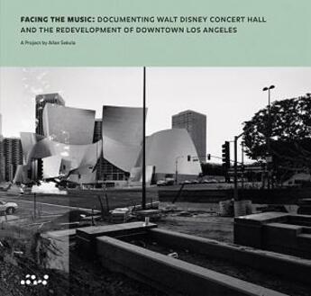 Couverture du livre « Facing the music » de Allan Sekula aux éditions Dap Artbook