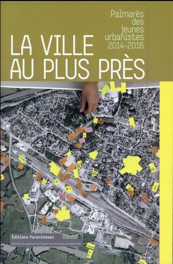 Couverture du livre « La ville au plus près ; palmarès des jeunes urbanistes, 2014-2016 » de Isabel Diaz et Pia Leweller aux éditions Parentheses