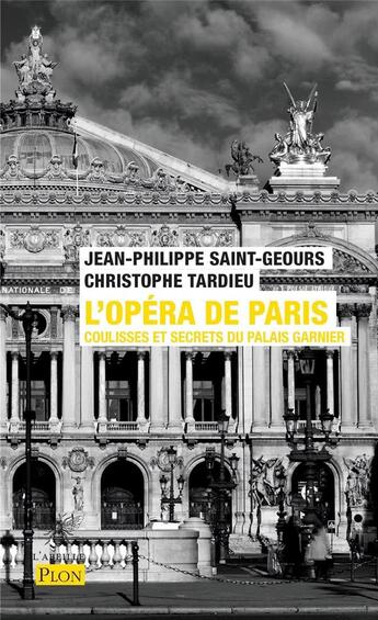 Couverture du livre « L'opéra de Paris : coulisses et secrets du palais Garnier » de Christophe Tardieu et Jean-Philippe Saint-Geours aux éditions Plon