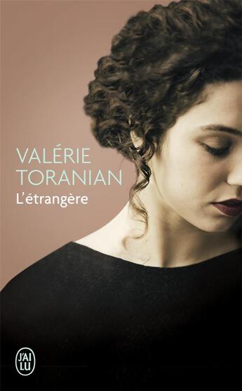 Couverture du livre « L'étrangère » de Valerie Toranian aux éditions J'ai Lu