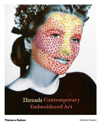 Couverture du livre « Threads contemporary embroidery art » de Charlotte Vannier aux éditions Thames & Hudson