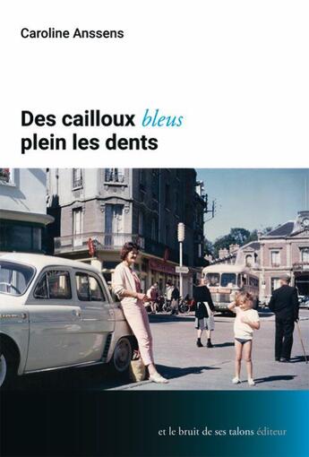 Couverture du livre « Des cailloux bleus plein les dents » de Caroline Anssens aux éditions Et Le Bruit De Ses Talons